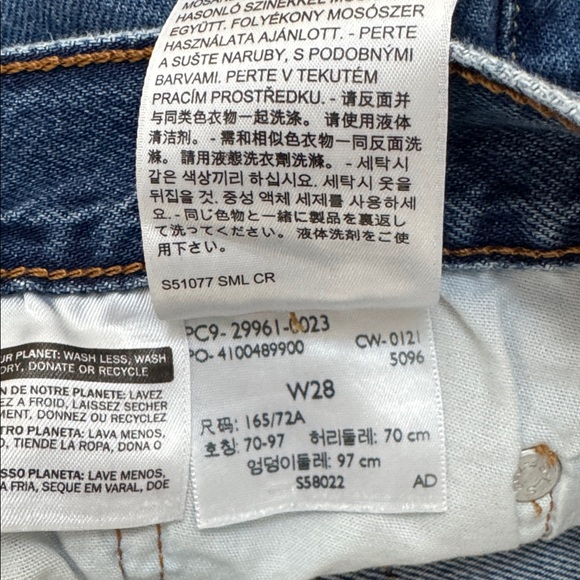 Levi's Women's 501 Jean Shorts 28 (sold as shorts by store, not jeans cut off) - Picture 7 of 7